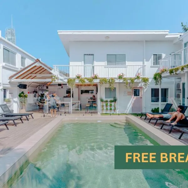 Surf Inn Boutique Backpackers - FREE BREAKFAST，位于黄金海岸的酒店