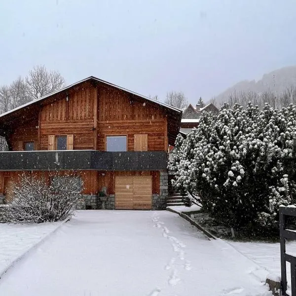 Chalet Bel-Air A due passi dalle piste, con giardino e posto auto，位于泰穆的酒店