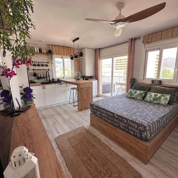 Sunrisemare Vacational Studio，位于罗萨斯的酒店