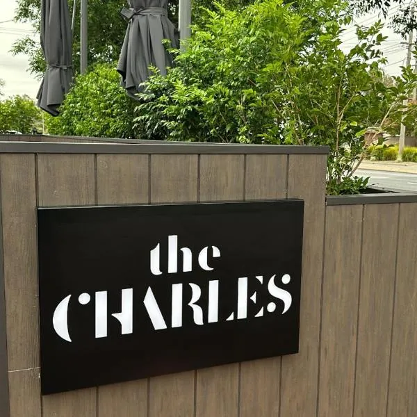 The Charles Boutique Hotel & Dining，位于Lake Albert的酒店