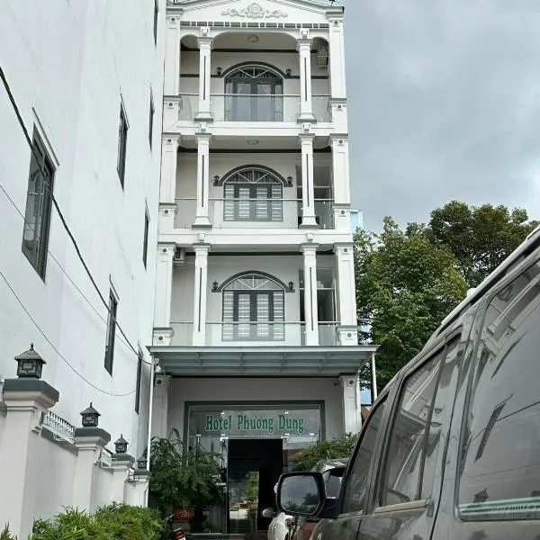 Phuong Dung Hotel，位于Buôn Kuop的酒店