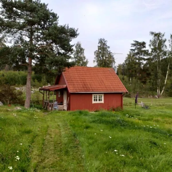 Lotta´s Cottage，位于Väsby的酒店