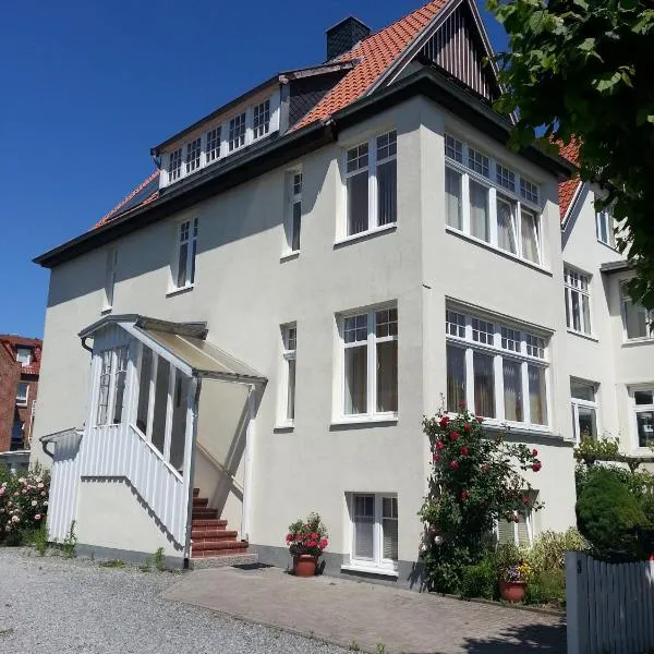 Haus Übersee Wohnung Tonga，位于Lübeck-Travemünde的酒店