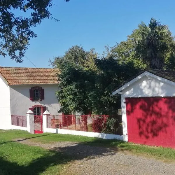 Petite maison dans les bois，位于Maubourguet的酒店