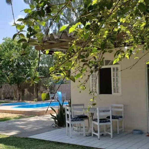 Casa com piscina aconchegante 300 m do mar，位于累西腓的酒店