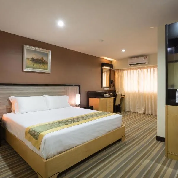 Hallmark Express Hotel，位于Kampong Tanjong Minyak的酒店