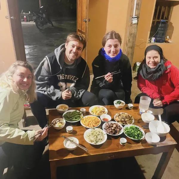 Ly Quoc Tuan Homestay，位于Quản Bạ的酒店