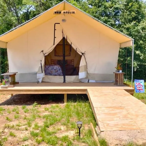 Mom Mollie Glamping Tent-Khusatta Hills Ranch Camp，位于利文斯顿的酒店