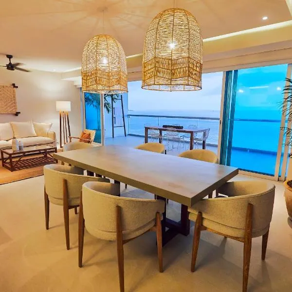 Luxury 3bdr Beachfront Condo, Peninsula Ixtapa，位于伊斯塔帕的酒店
