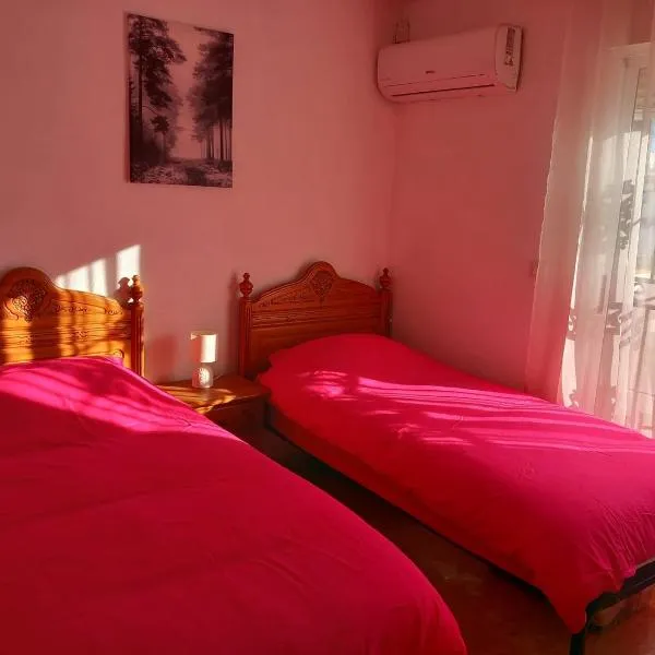 A room with a Sun view B&B，位于Arneva的酒店