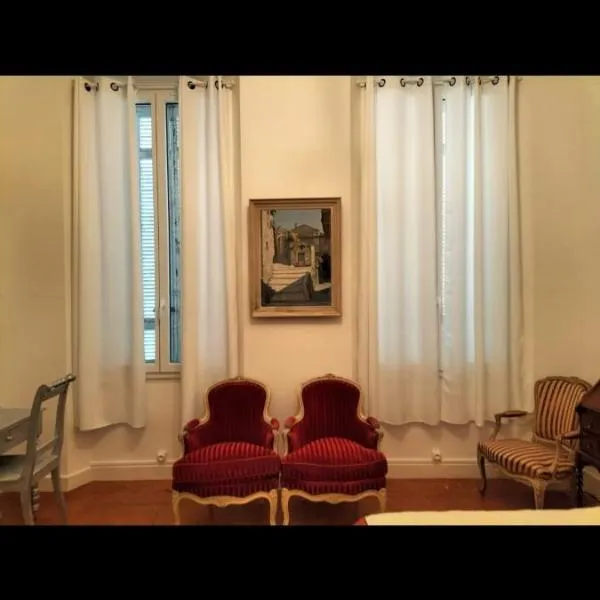 Appartement chic Haussmanien，位于科洛布里埃的酒店