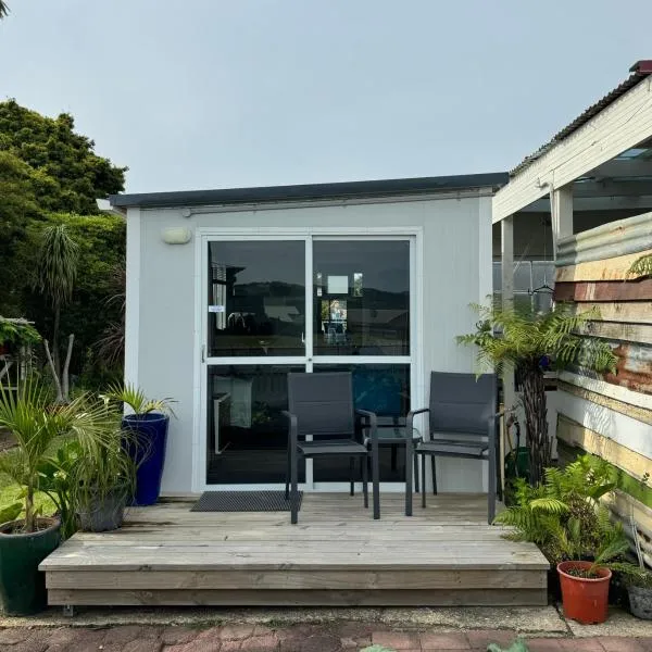 Raglan Seaview Cabin，位于拉格伦的酒店
