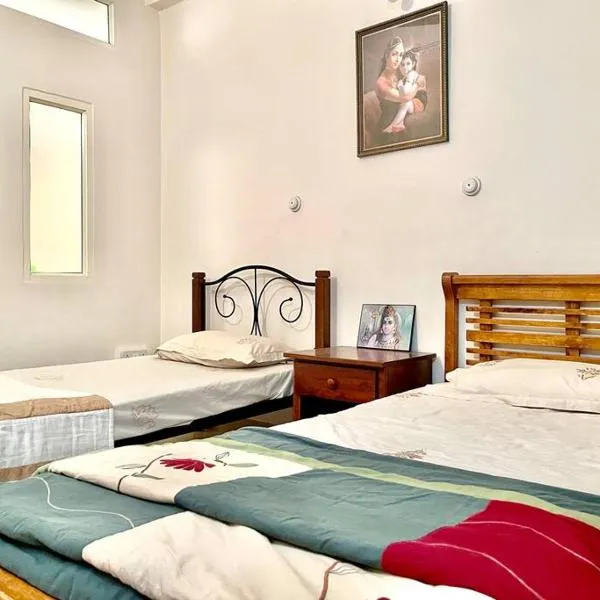 Shanthi Home Stay，位于普塔帕蒂的酒店