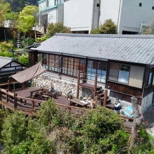 城跡石垣上の絶景古民家宿 鞆城茶屋庵，位于福山的酒店