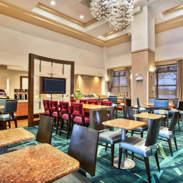 SpringHill Suites by Marriott Chicago Southwest at Burr Ridge Hinsdale，位于桥景镇的酒店