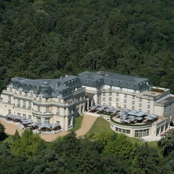 InterContinental Hotels Chantilly Chateau Mont Royal, an IHG Hotel，位于奥利拉维勒的酒店