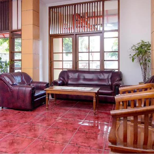 Super OYO 759 Hotel Dewi Sri，位于Timuran的酒店