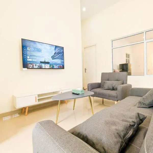 Lovina B2/12A at Ansley Park Spacious+Netflix，位于Seribu的酒店