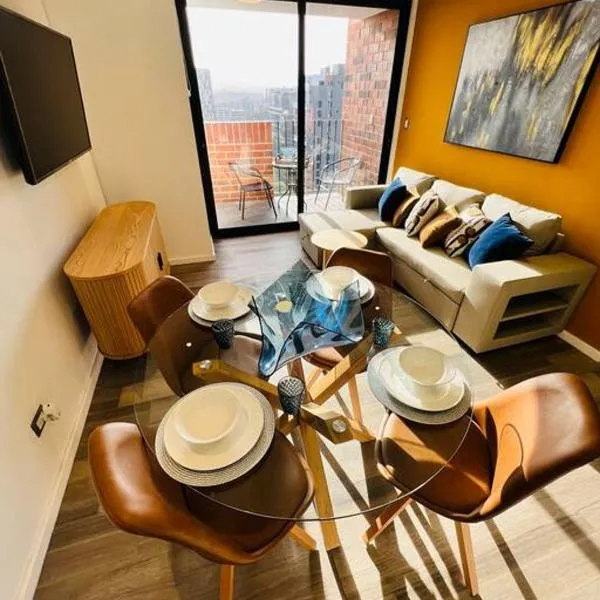 Miradolo 2BR Zona 10 Luxury Suite - Pool, Gym & View，位于危地马拉的酒店