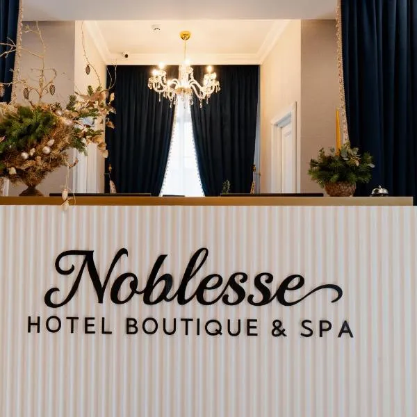Hotel NOBLESSE Boutique&Spa，位于Păuşeşti-Măglaşi的酒店