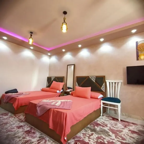 A 5-star hotel room in front of Mansoura University，位于Ṭalkha的酒店