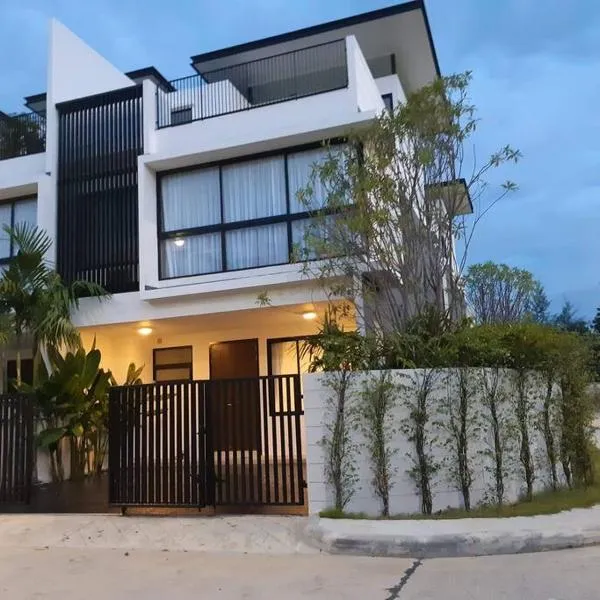 Friendly Townhouse Laguna Park，位于他朗的酒店