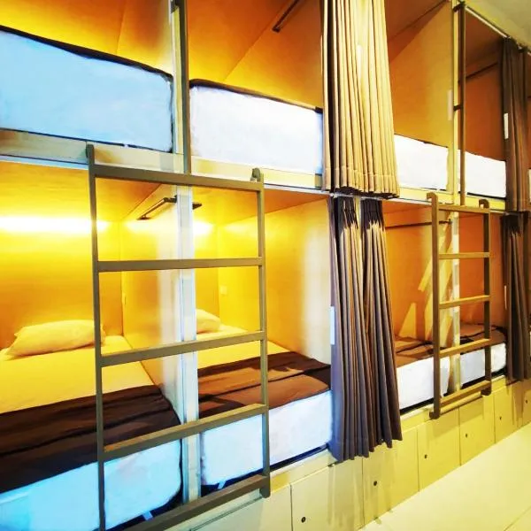Fora Capsule Hostel Tuban Kuta Bali，位于库塔的酒店
