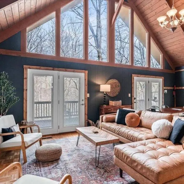 Spacious Lakeview Mountain Cabin，位于Powderhorn Mountain的酒店