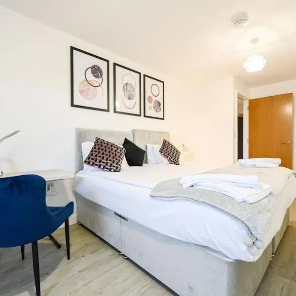 Stylish & Spacious Salford Quays one bedroom high floor apartment with balcony，位于曼彻斯特的酒店