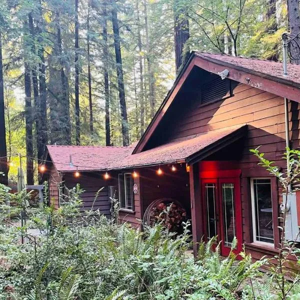 The Groves at Redway Beach - Craftsman，位于Redway的酒店