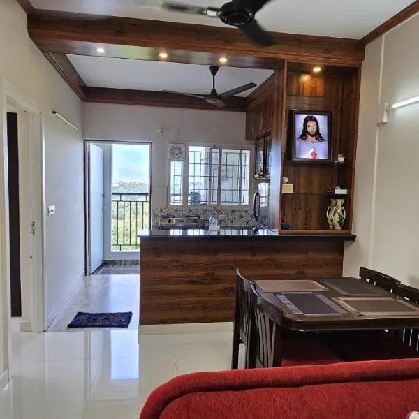 LausDeo2 self checkin 2BHK corner flat top floor，位于特里凡得琅的酒店