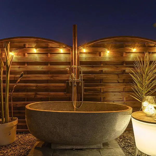 Magnifique Bungalow et Jacuzzi au cœur des plages，位于勒穆莱的酒店