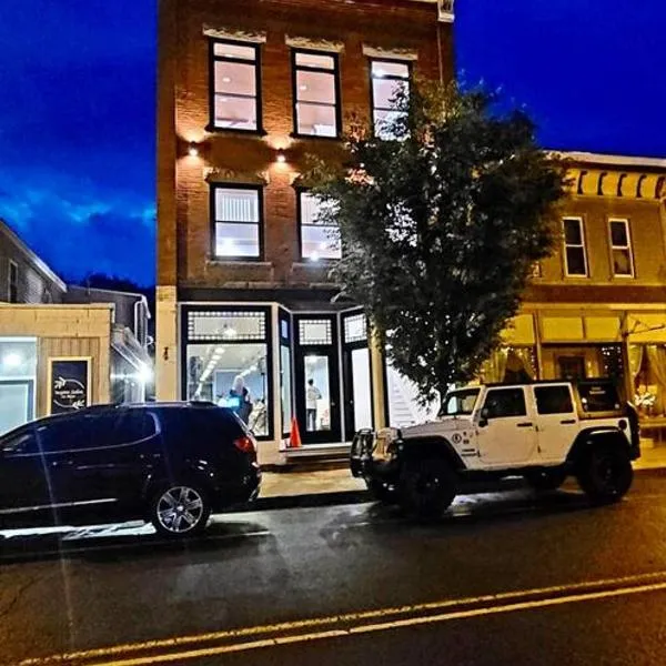 Triple Brick on Main，位于Wyalusing的酒店