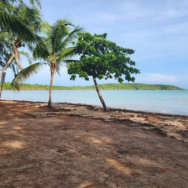 Beautiful Caribbean Waters - 7 Seas Beach, El Yunque, Icacos Island，位于法哈多的酒店