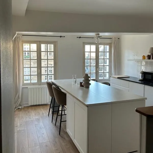 Spacieux appartement au coeur du centre historique de Dinan，位于迪南的酒店