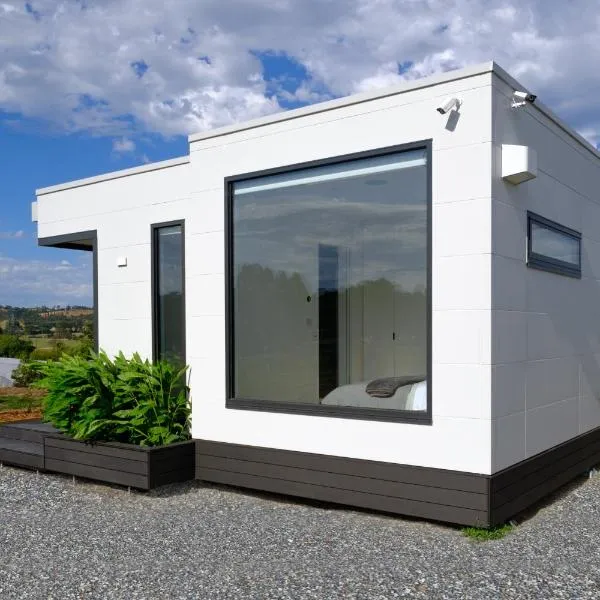 Off grid smart Home on a regenerative farm，位于Gruyere的酒店