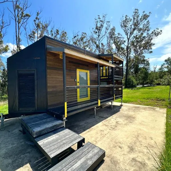 Ocean Breeze Tiny House - Ocean and Lake View，位于Gipsy Point的酒店