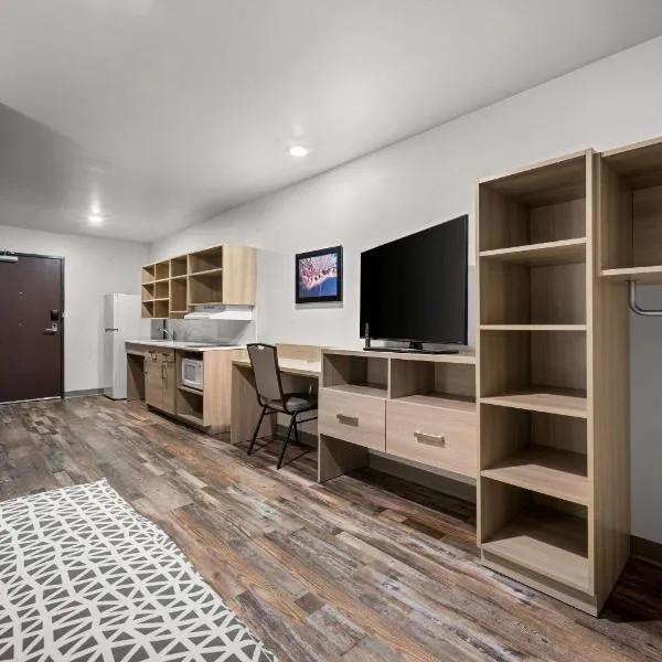 WoodSpring Suites Dearborn Detroit，位于迪尔伯恩的酒店
