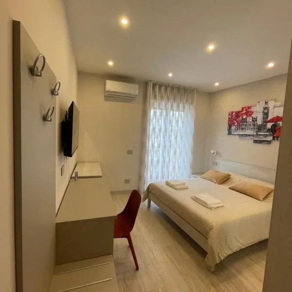 Ro&Ro Napoli luxury rooms，位于那不勒斯的酒店