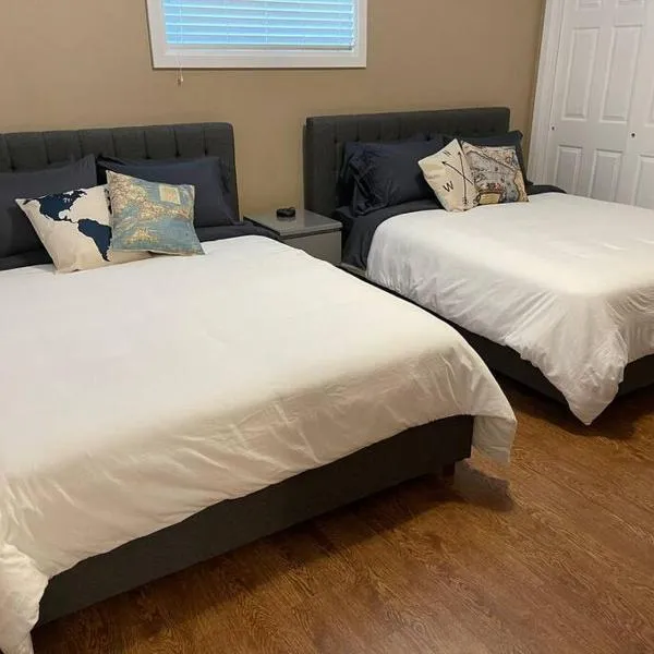 Cozy 2 bedroom home in Chatham - left side，位于查塔姆的酒店