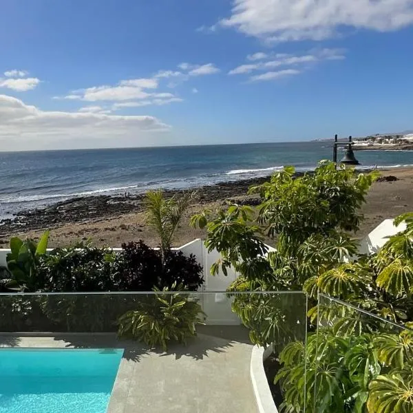 Villa del Mar Lanzarote - Luxury Beachhouse，位于阿雷西费的酒店