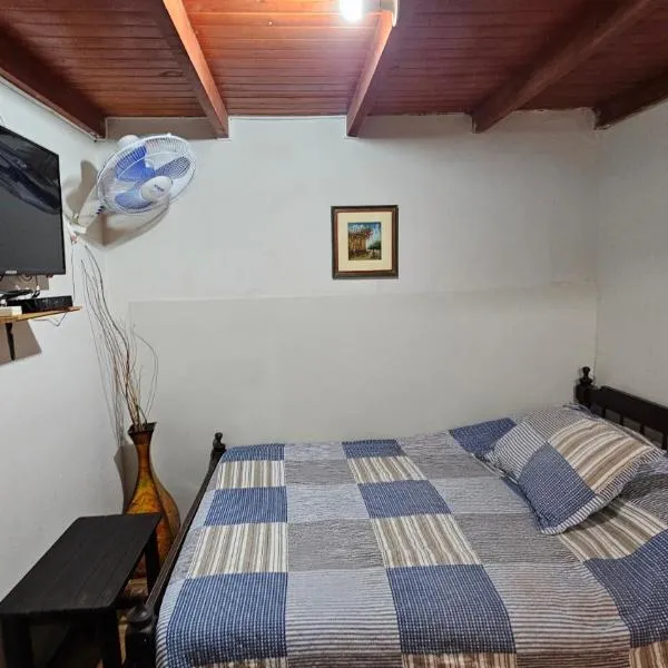 La Casa Maruja Habitación doble P，位于蓬塔赫尔莫萨的酒店