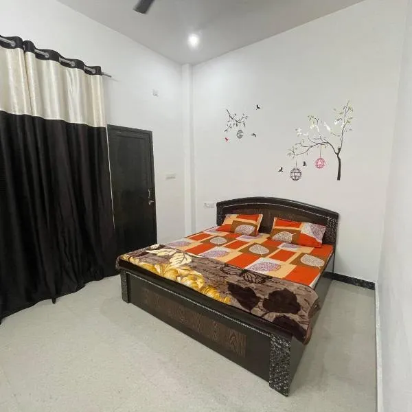 Rukmani Villas Group of Rukmani home stay，位于马图拉的酒店