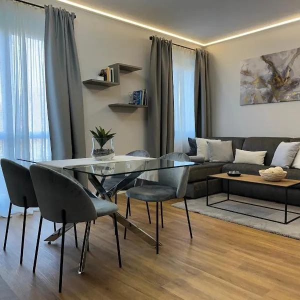 The Captain's Apartments Marina - next to Verbella - Leonardo Academy, MXP，位于塞斯托卡伦德的酒店