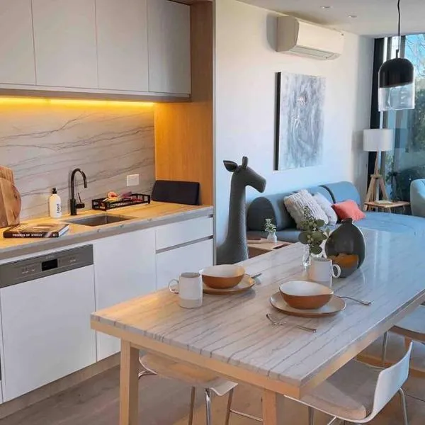 Award winning designer complex – Cantala，位于墨尔本的酒店