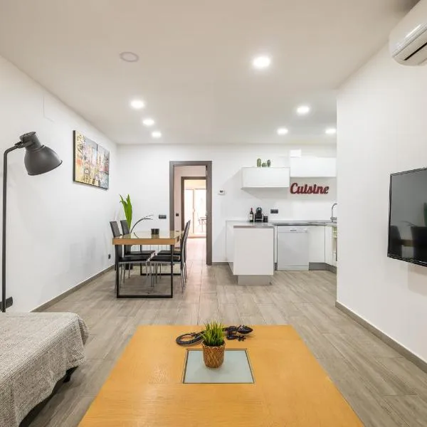 Luxury Beach Apartment, next to the sea，位于滨海普雷米亚的酒店