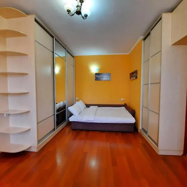 Двокімнатна квартира в центрі біля готелю Палаццо Мережа Alex Apartments Безконтакнте заселення 24-7，位于波尔塔瓦的酒店