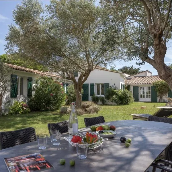 Beautiful villa 4BR with jacuzzi near the beach，位于滨海拉库阿尔德的酒店