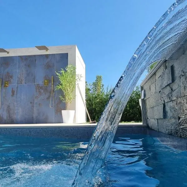 CasaKadd001Luxury Heated Pool Garden PatioBarbeque，位于Civé的酒店