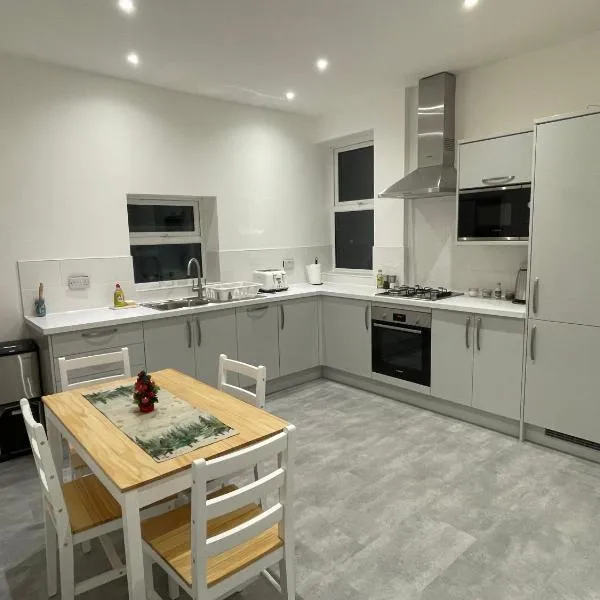 Newly renovated flat in Ashtead，位于科巴姆的酒店